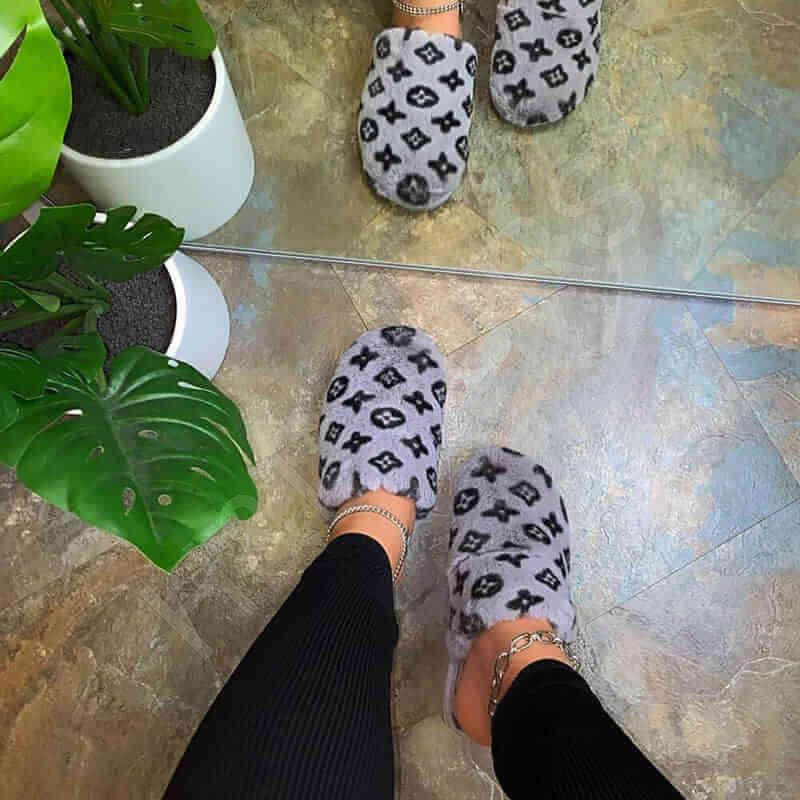 HL20FX026-4 Faux Fur Slides Wholesale